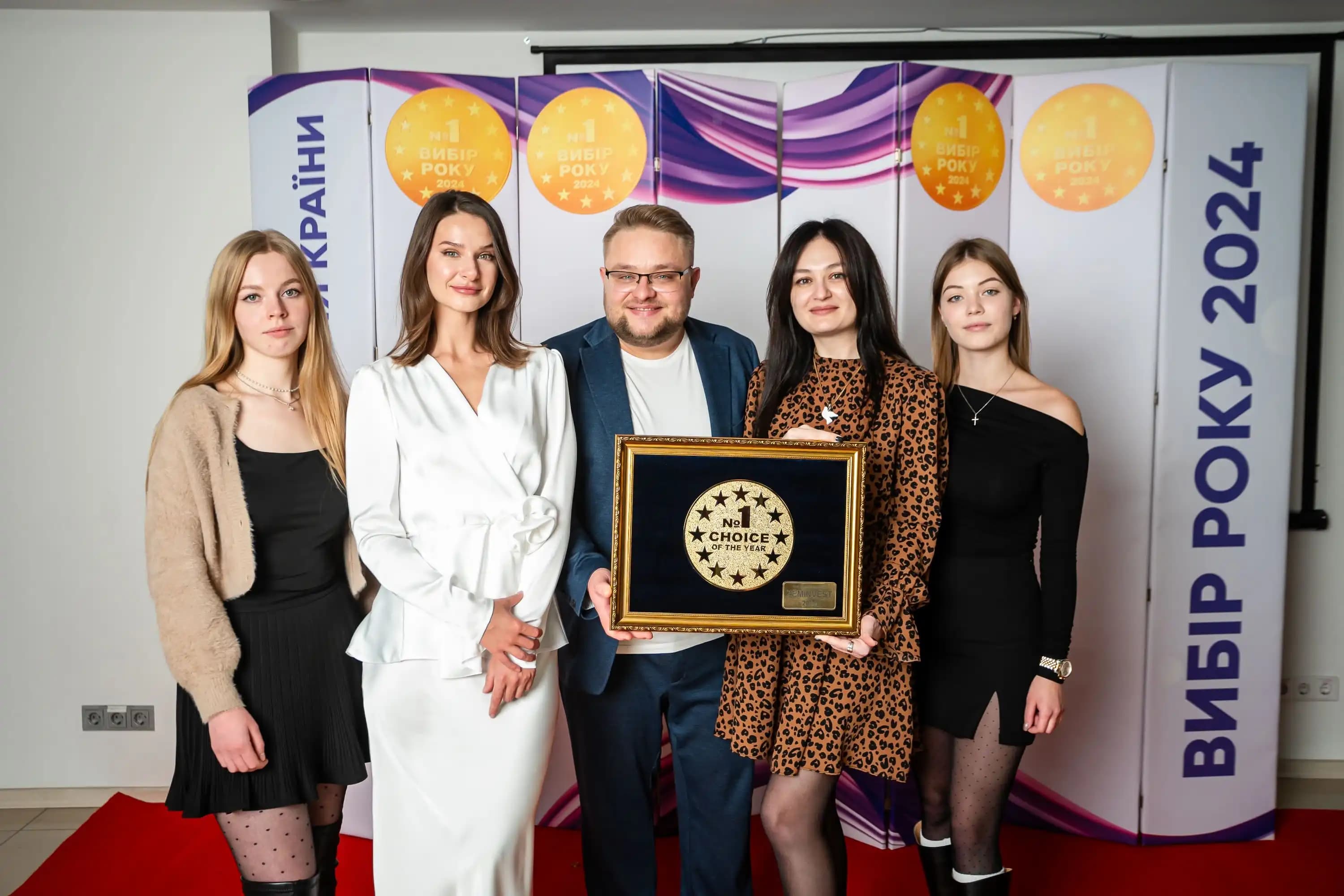 deputy ceo with girls