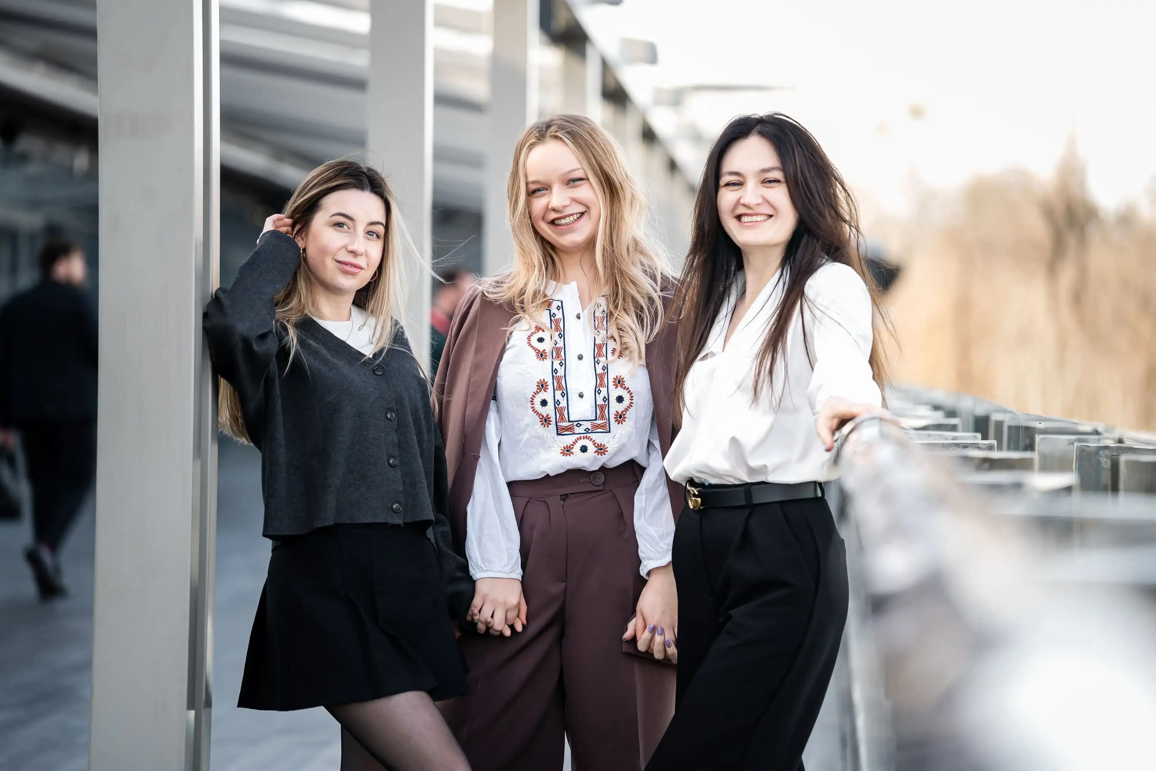 Amanda, Linda, Rose