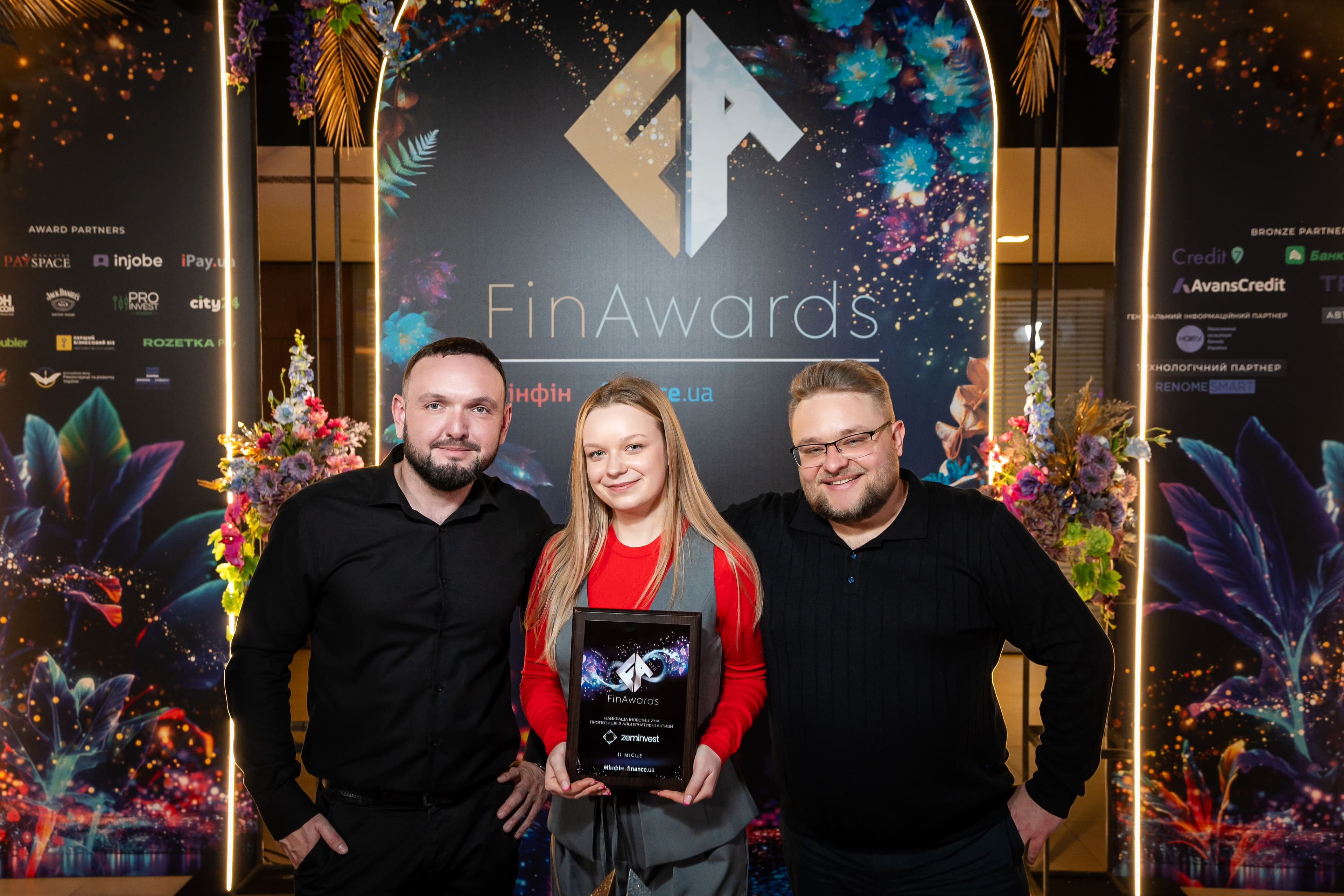 ceo, deputy ceo and smm with award 2025